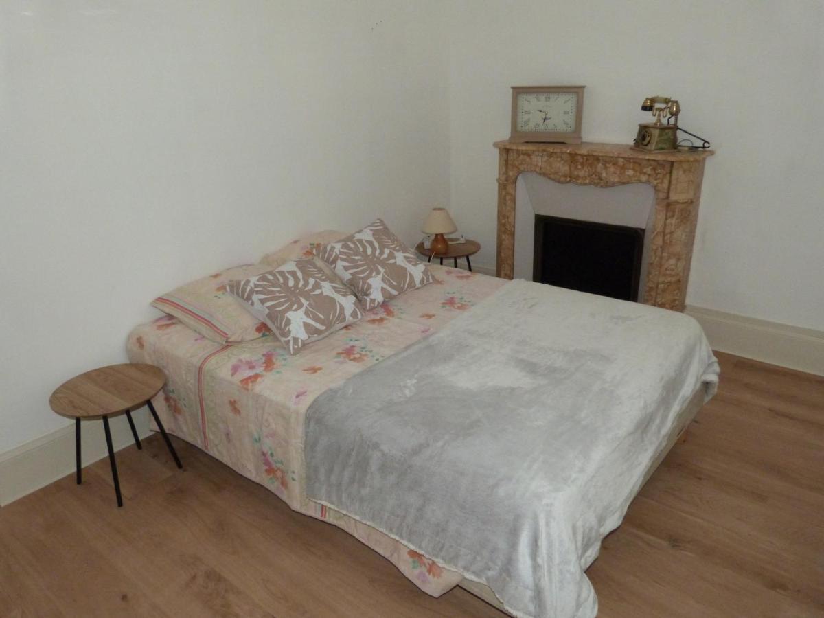 Le Compostelle Apartment Исудун Екстериор снимка